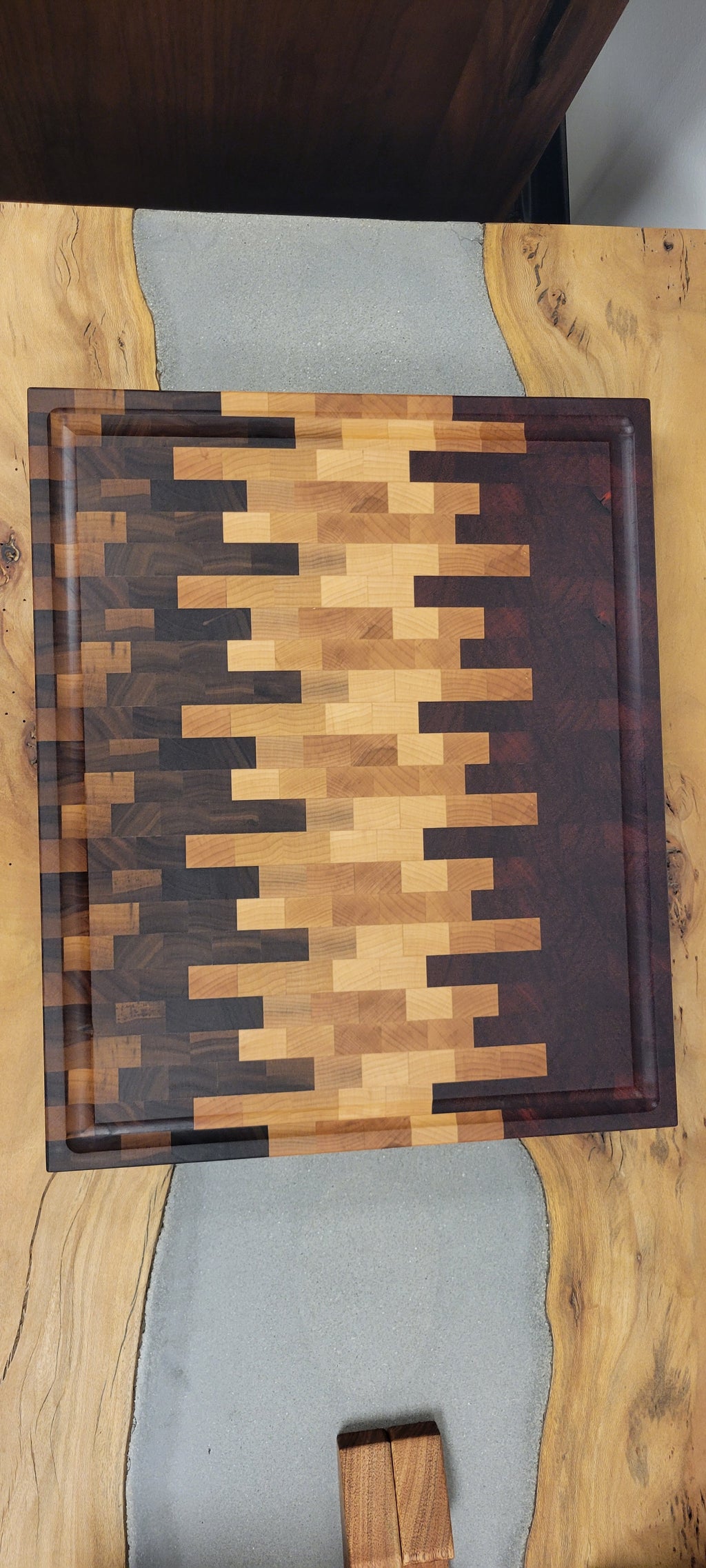 Padauk Ombre End Grain Cutting Board w/ Square Base